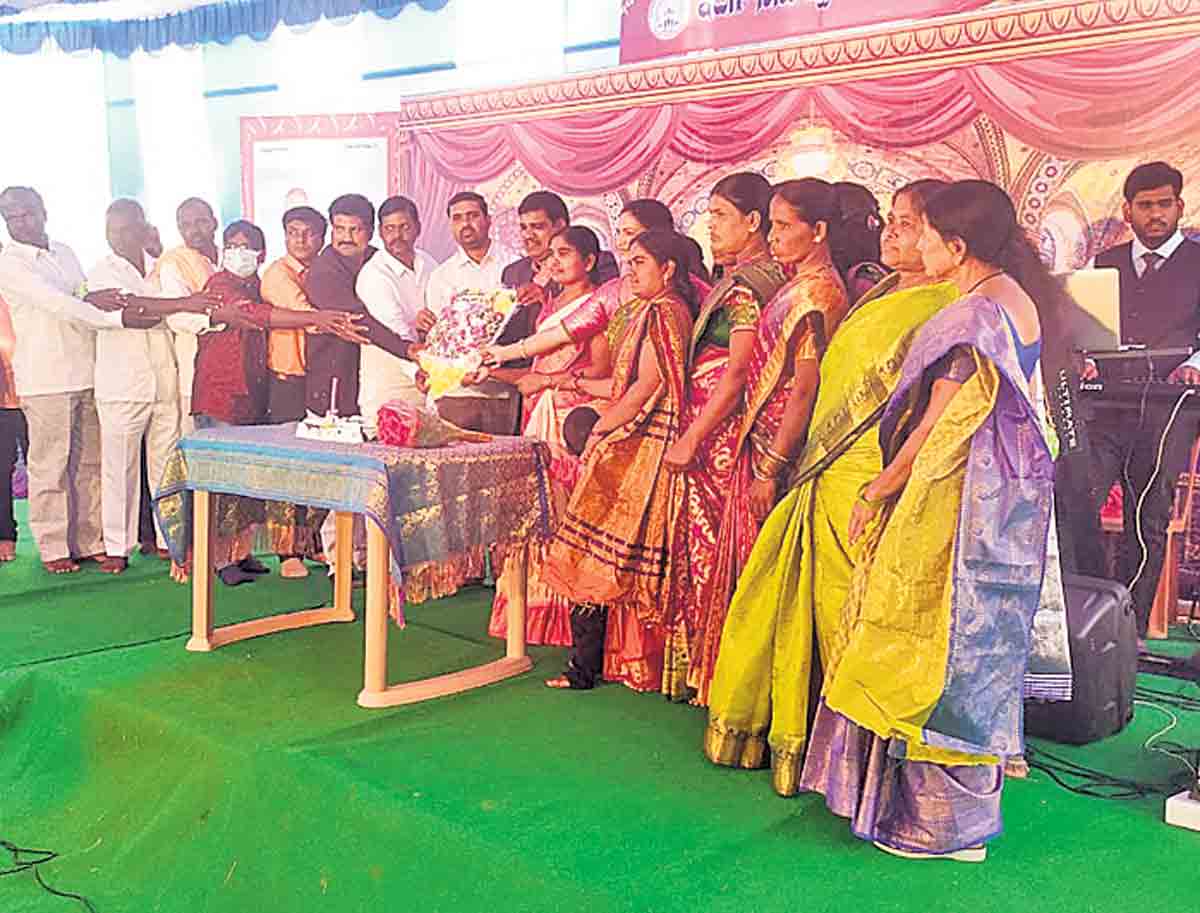 అంబరాన్నంటిన..ఆంగ్ల నూతన సంవత్సర వేడుకలు