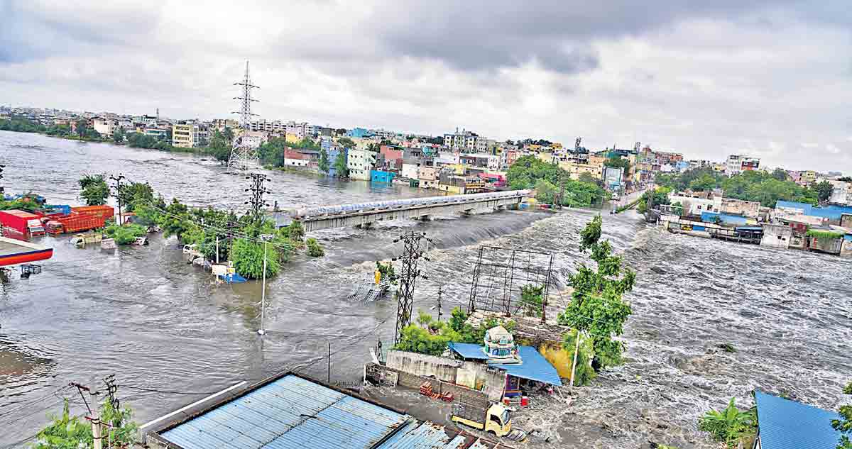 కేంద్రానికి కనిపించని హైదరాబాద్‌ వరద