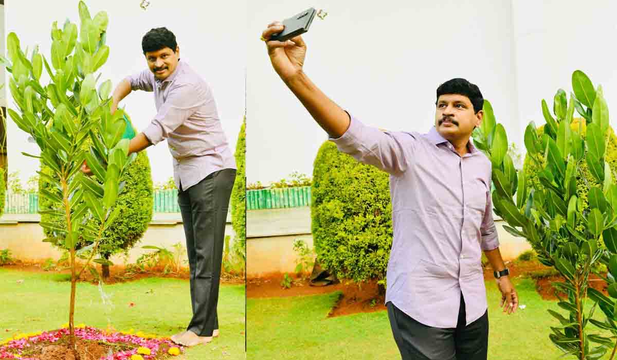 మొక్కను నాటి కొత్త ఏడాదికి స్వాగతం పలికిన ఎంపీ సంతోష్ కుమార్‌