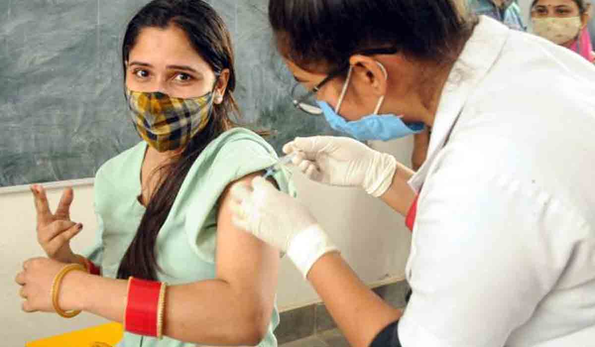 మ‌హారాష్ట్ర‌లో టీకాల కొర‌త ఉత్తప్ర‌చార‌మే.. కేంద్ర ఆరోగ్య‌శాఖ క్లారిటీ