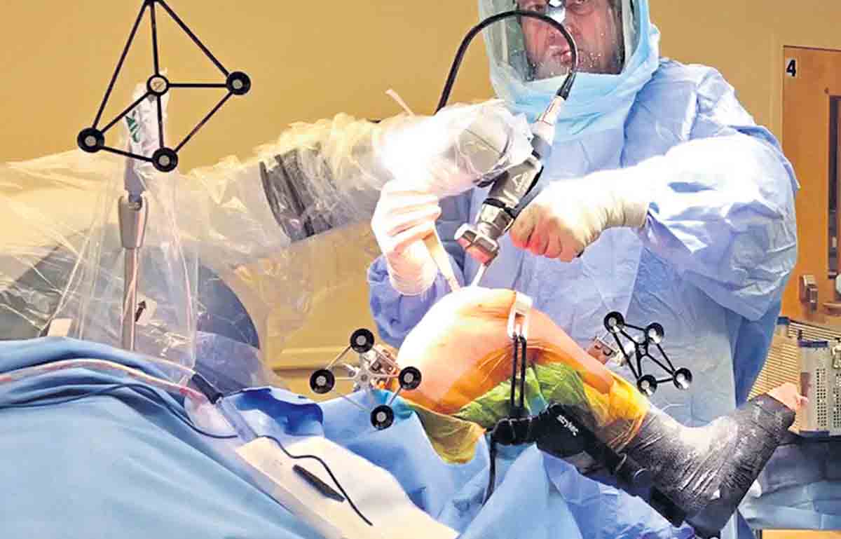 మోకాలికి.. మేకో-రోబోటిక్‌ సర్జరీ