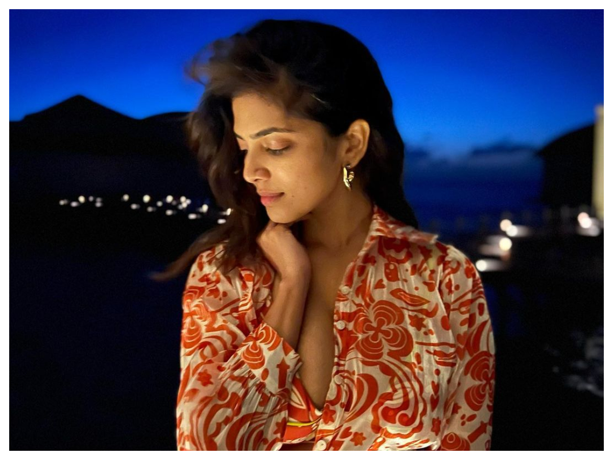 Malavika Mohanan | గ్లామర్‌తో సెగలు రేపుతున్న మాళవిక మోహనన్..