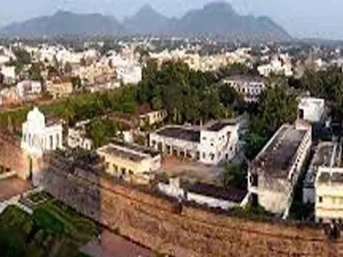 మన్సాస్ భూములపై వివాదం, కలెక్టర్‌కు ఆలయ ఈఓ ఫిర్యాదు