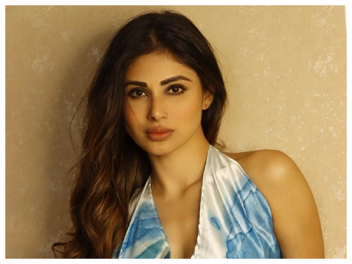 Mouni Roy | చురకత్తుల్లాంటి చూపులతో మెస్మరైజ్ చేస్తున్న మౌనీ రాయ్..