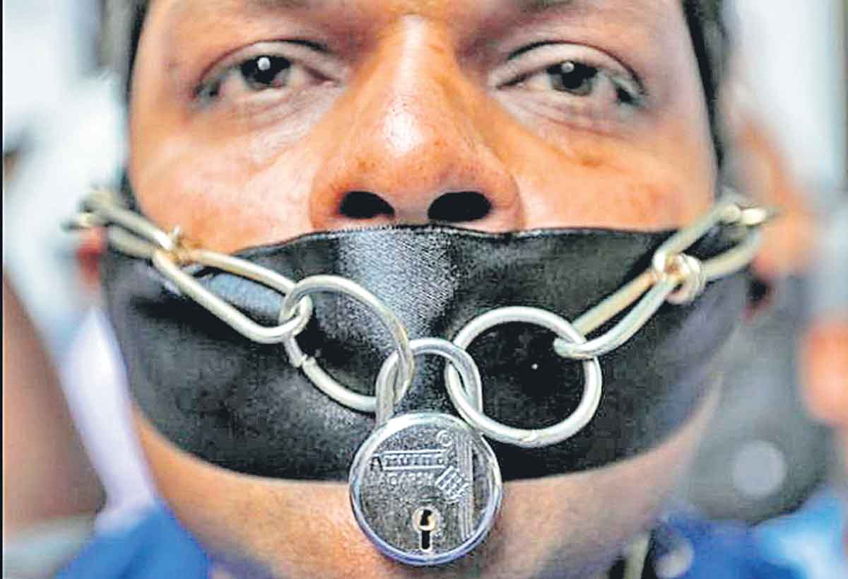 అడ్డగోలు వాగుడు చెల్లదిక!