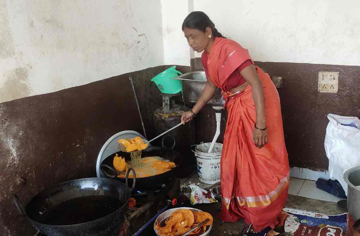 నిజామాబాద్‌ నుంచి అమెరికా, ఆస్ట్రేలియాకు పిండి వంటలు