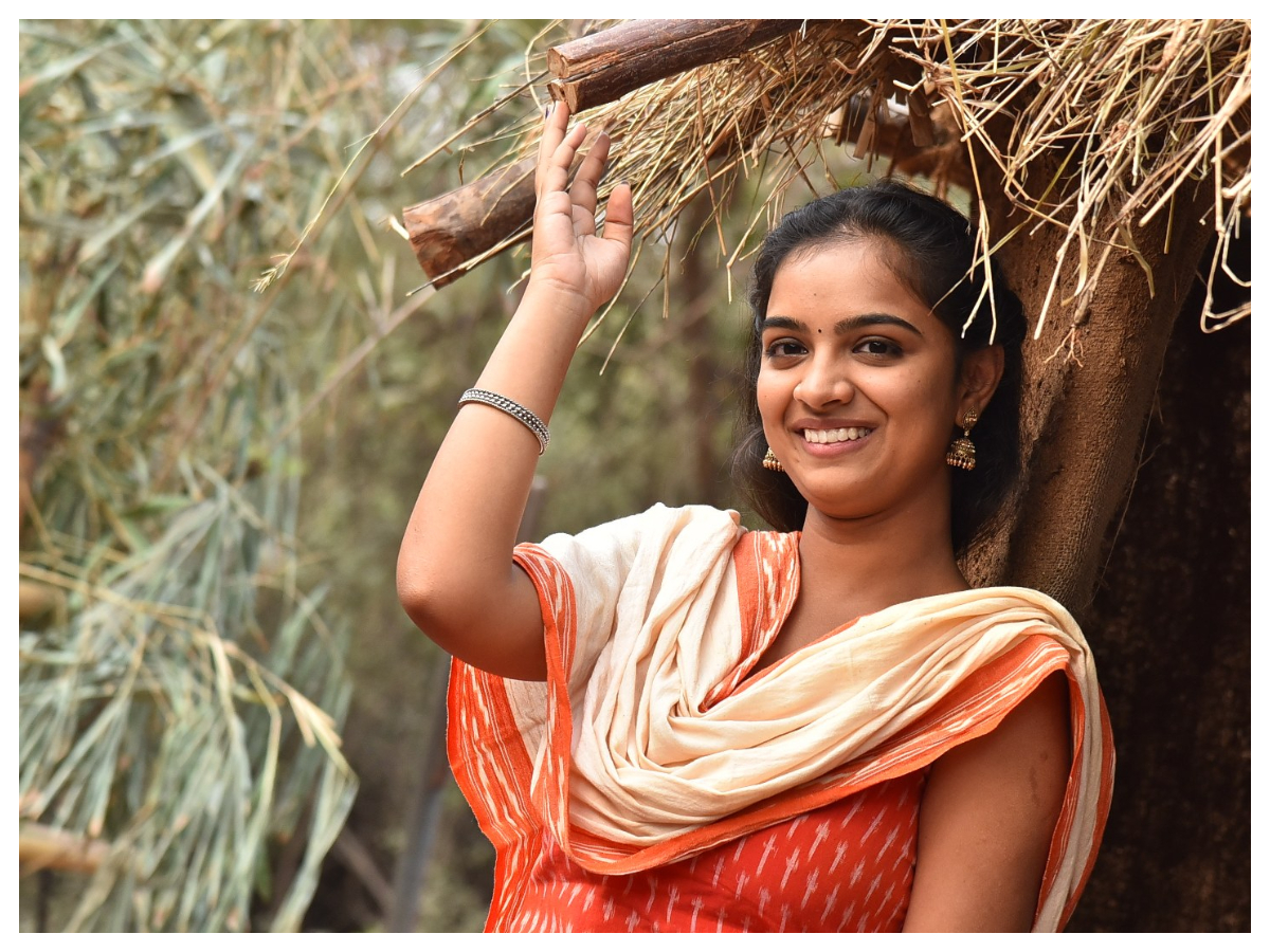 Nandini Reddy | చిరునవ్వుతో కైపెక్కిస్తున్న నందిని రెడ్డి..