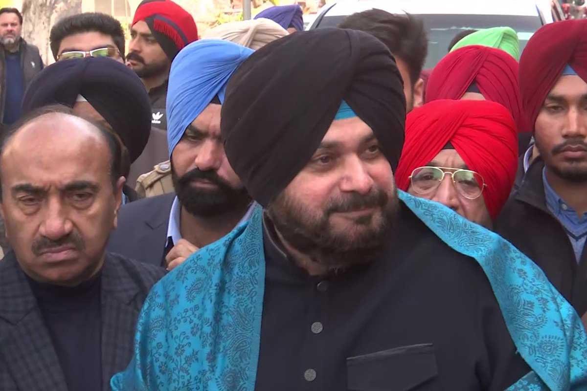 Navjot Singh Sidhu: ద‌మ్ముంటే అమృత్‌స‌ర్ ఈస్ట్ నుంచి మాత్ర‌మే బ‌రిలో దిగు.. మ‌జీతియాకు సిద్ధూ స‌వాల్‌