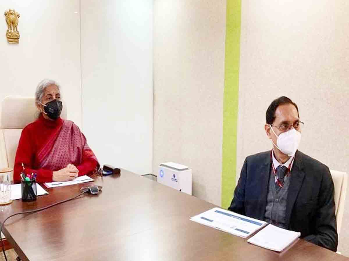 ఎల్‌ఐసీ ఐపీవోపై సీతారామన్‌ సమీక్ష