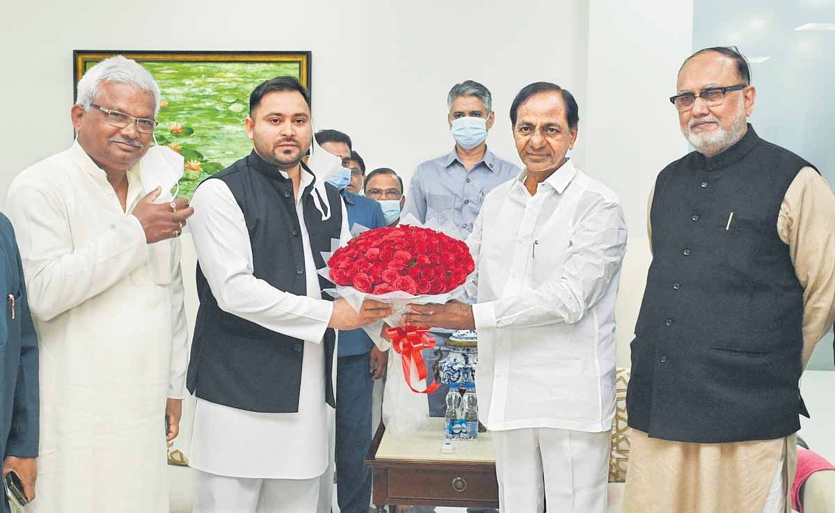 కేసీఆర్‌ జీ..దేశం కోసం ముందుకు రండి