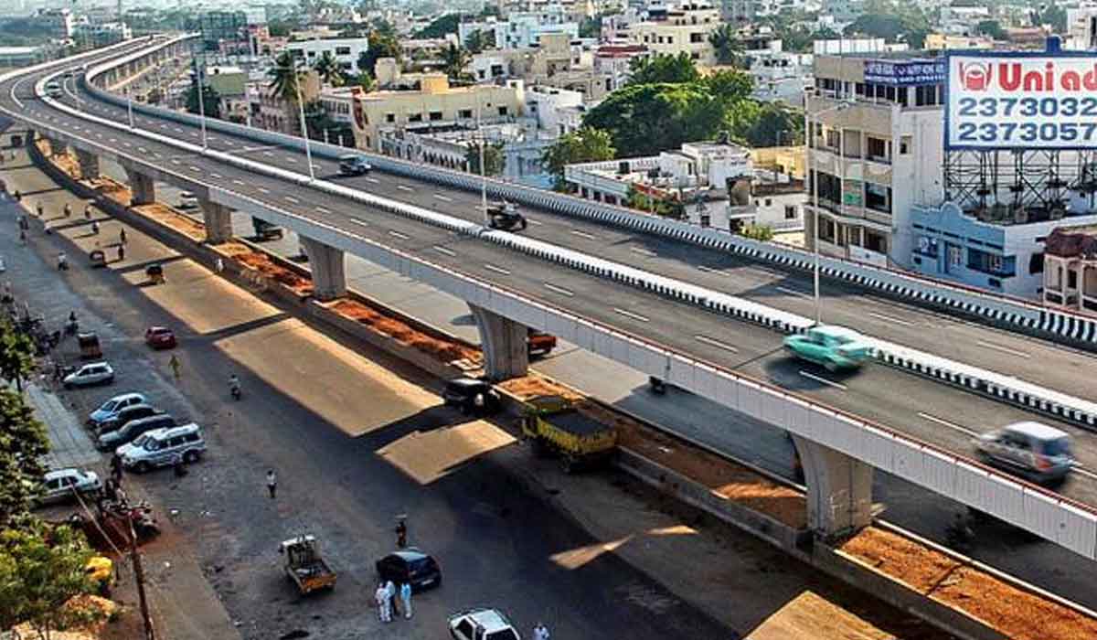 పీవీ ఎక్స్‌ప్రెస్‌వేపై ప్ర‌మాదం.. వ్య‌క్తి మృతి