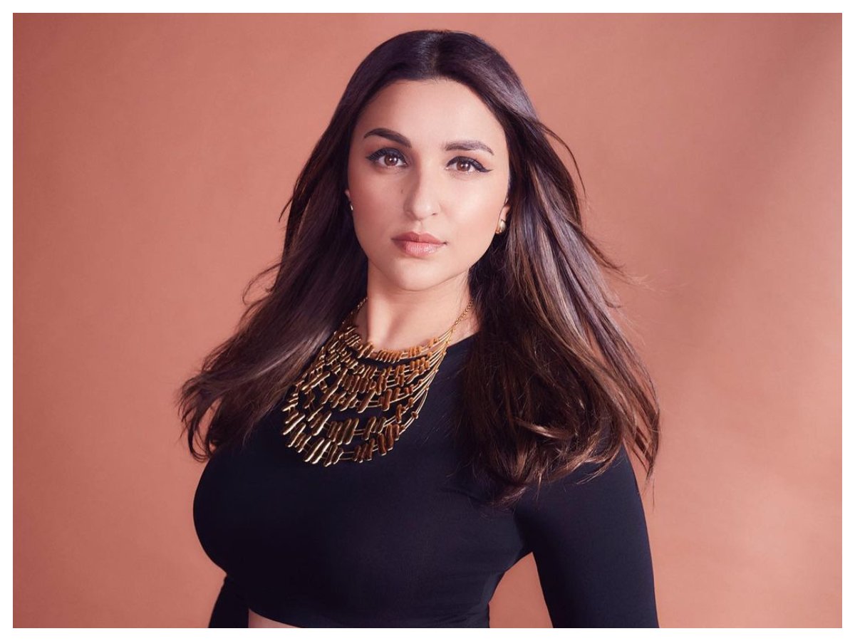 Parineeti Chopra | చూపులతో మాయ చేస్తున్న ప‌రిణీతి చోప్రా..