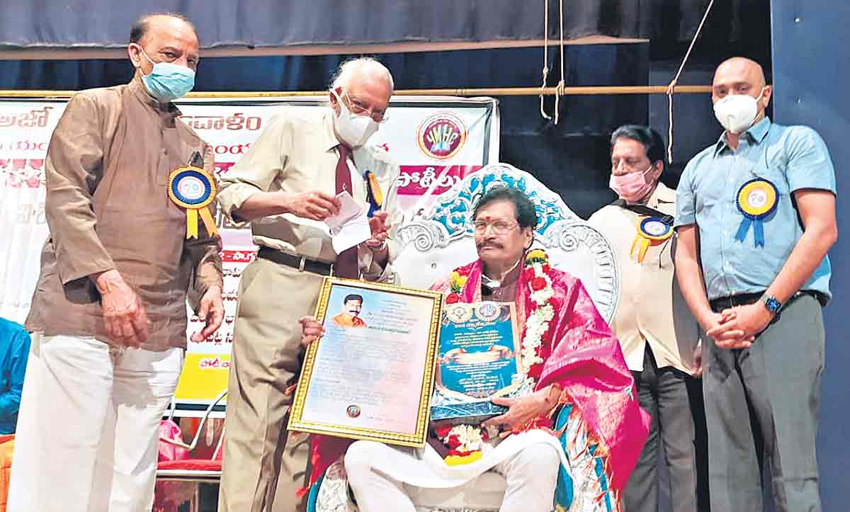 వచన కవిత్వంలో శిఖామణిది ప్రత్యేక ముద్ర