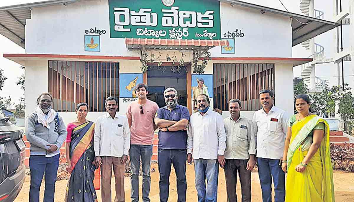 చిట్యాలలో పర్యటించిన సినీ హీరో ప్రియదర్శి