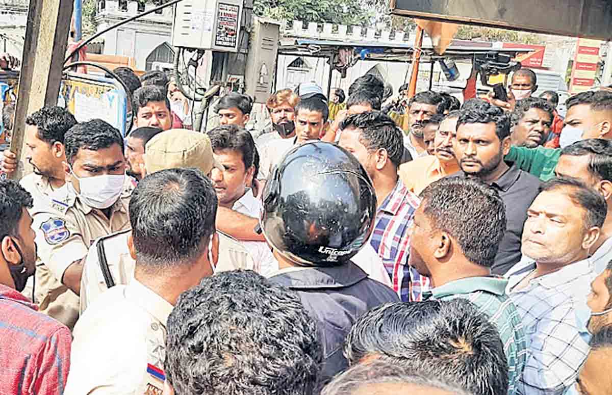 కాషాయం నేతల గూండాయిజం