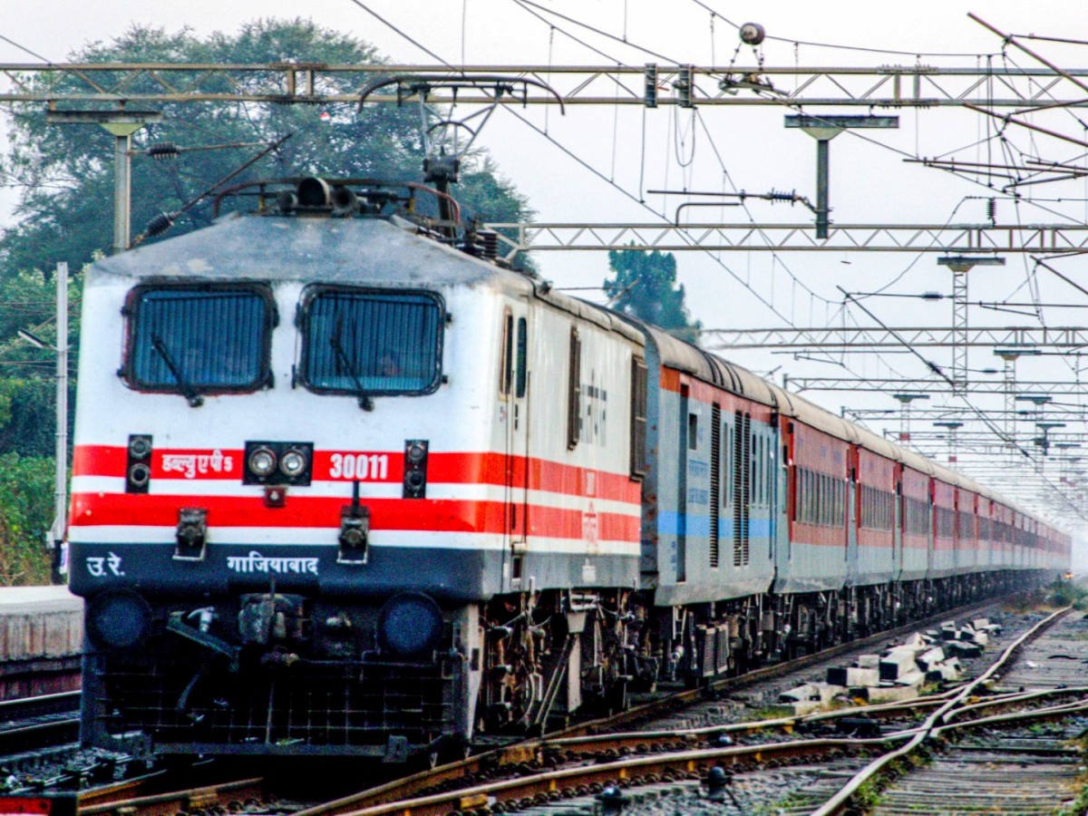 Railways Electrification | వ‌చ్చే ఏడాదిక‌ల్లా రైల్వేల పూర్తి విద్యుద్ధీక‌ర‌ణ‌