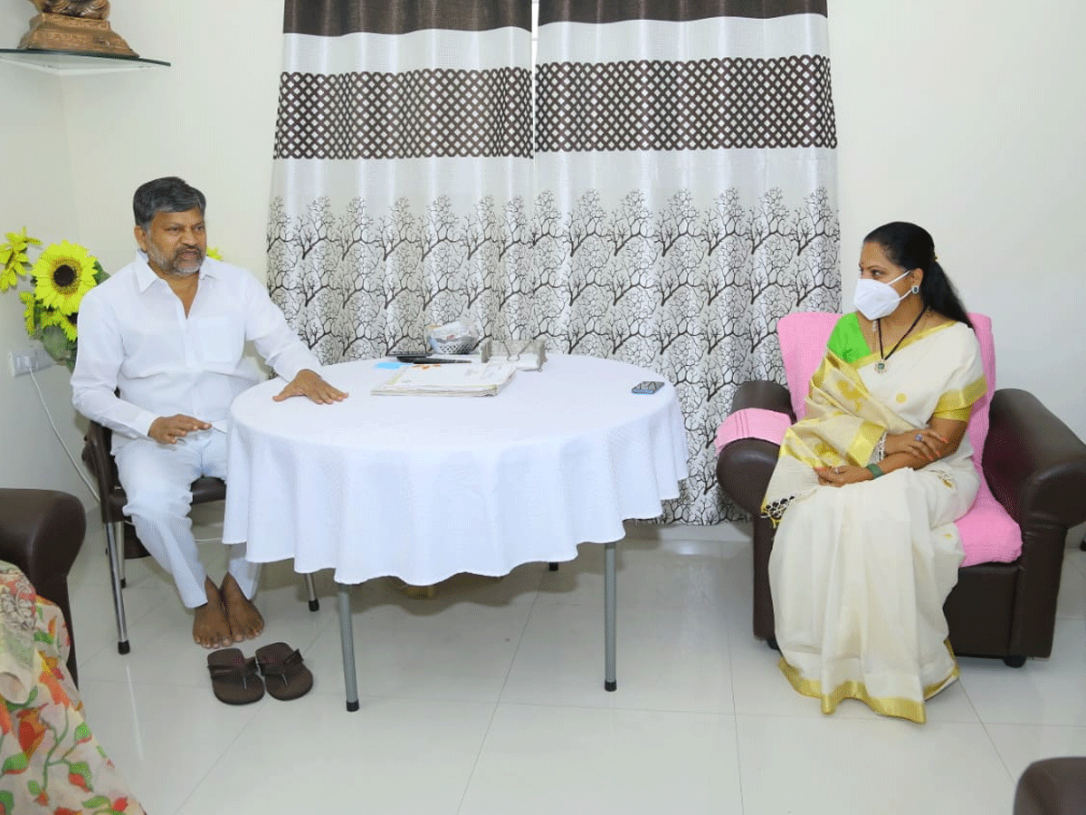 ఎల్.రమణను పరామర్శించిన ఎమ్మెల్సీ కవిత