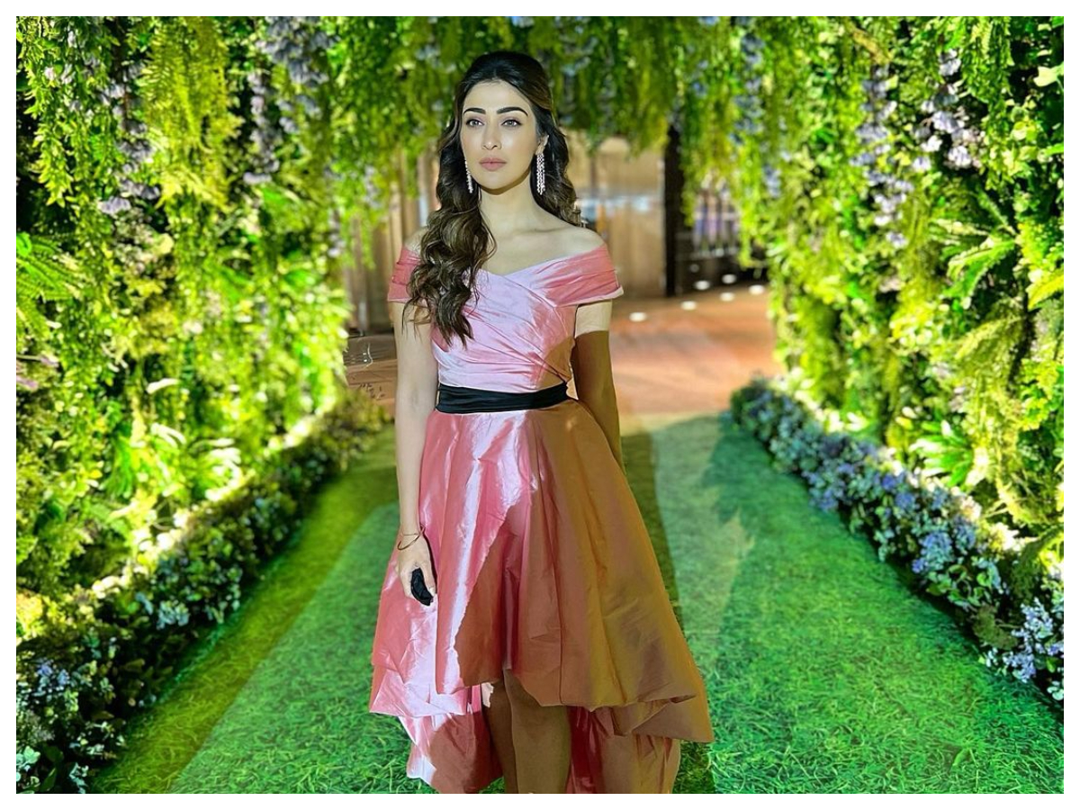 Raai Laxmi | గ్లామర్​తో ఆకట్టుకుంటున్న రాయ్ లక్ష్మీ..