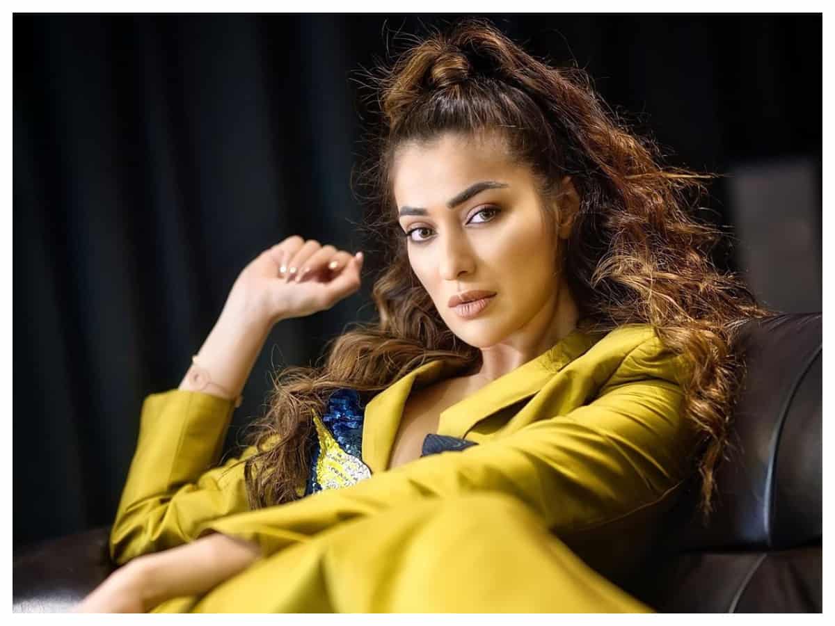 Raai Laxmi | కిల్లింగ్ లుక్స్‌లో కైపెక్కిస్తున్న రాయ్ లక్ష్మీ..