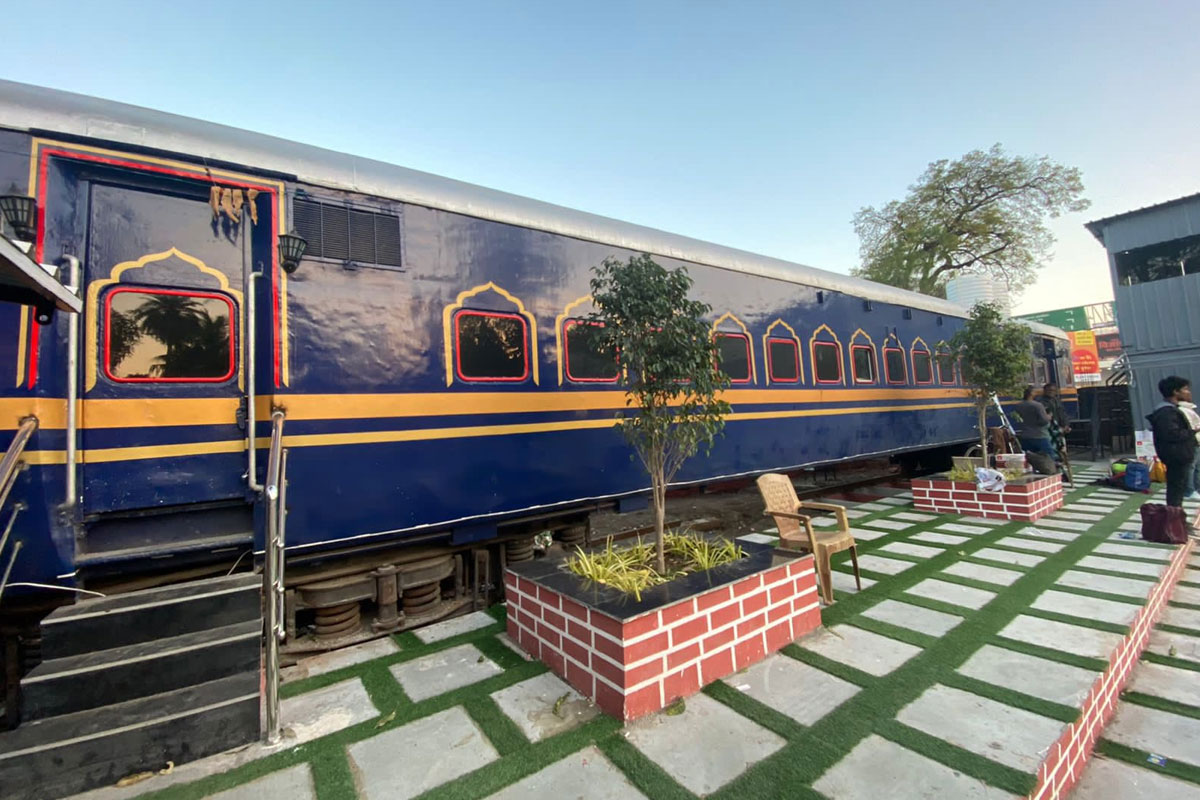 Rail Restaurant | పాత రైలు బోగీని రెస్టారెంటుగా మార్చిన రైల్వేస్.. ఫొటోలు వైరల్