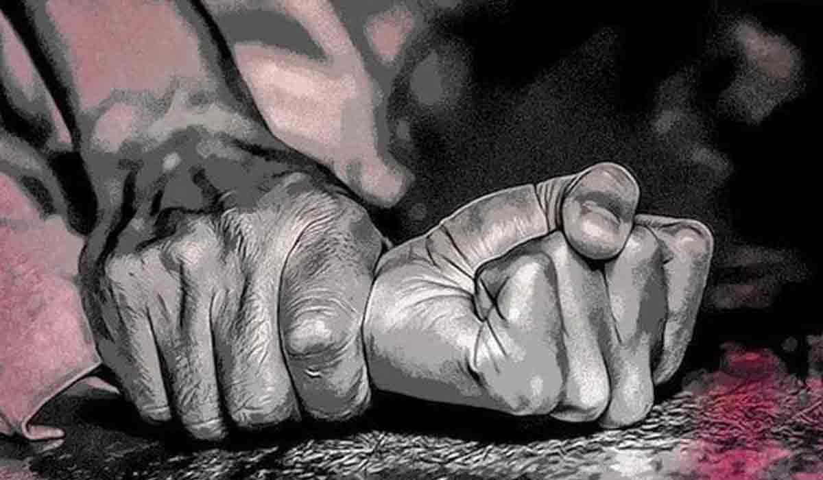 మృత‌దేహాన్ని కూడా వ‌దిలిపెట్ట‌ని కామాంధులు.. ప్ర‌యివేటు భాగాల్లో 30 గాయాలు