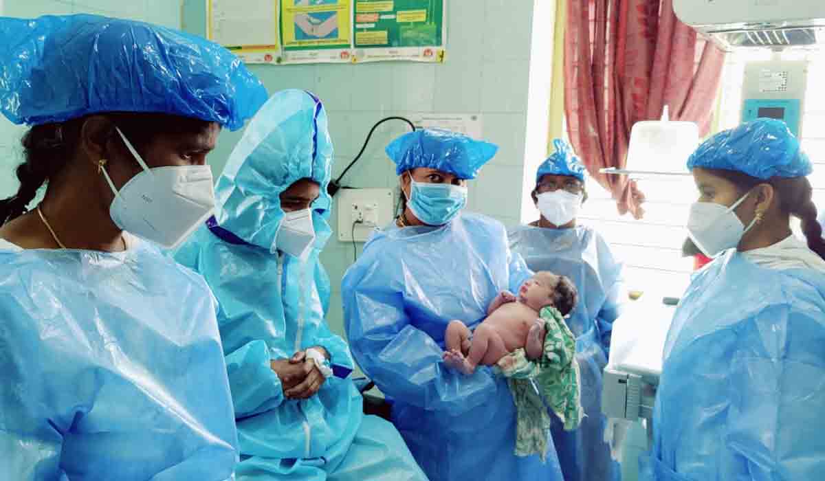 ఎల్లారెడ్డిపేట్‌ వైద్యుల ఘ‌న‌త‌.. క‌రోనా పాజిటివ్ పేషెంట్‌కు నార్మ‌ల్ డెలివ‌రీ