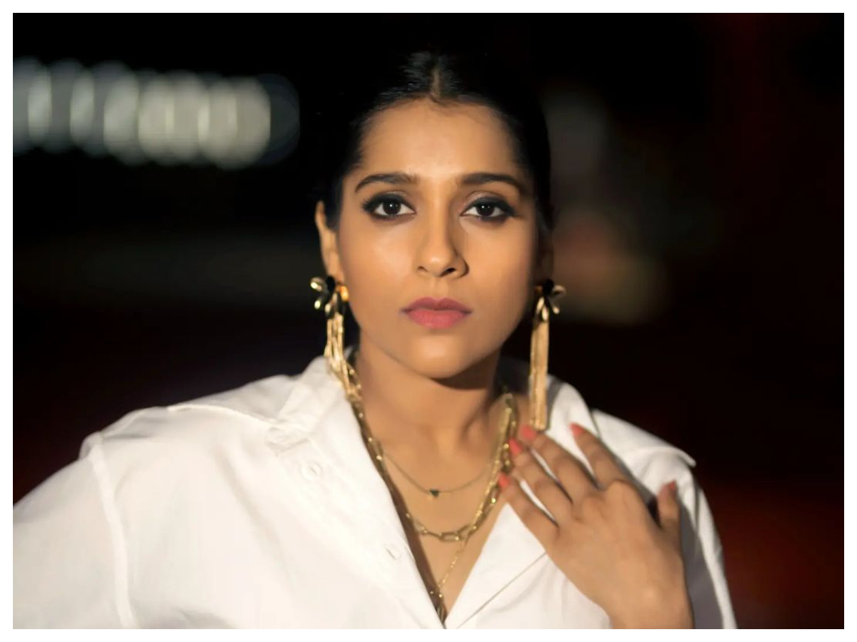 Rashmi Gautam | అదిరిపోయే లుక్‌లో రష్మి గౌతమ్..