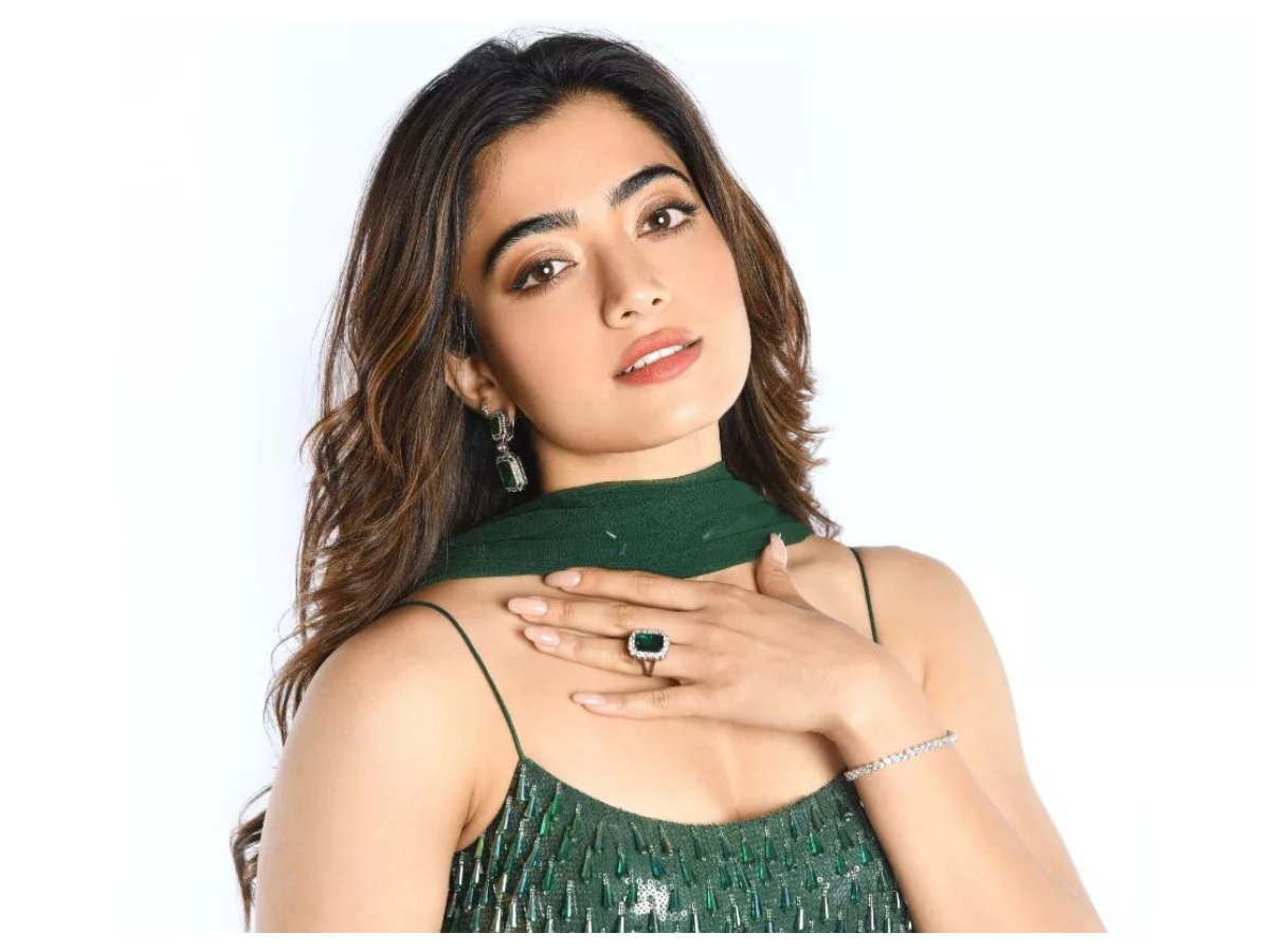 Rashmika Mandanna | అందంతో అదరగొడుతున్న రష్మిక మందన్న..