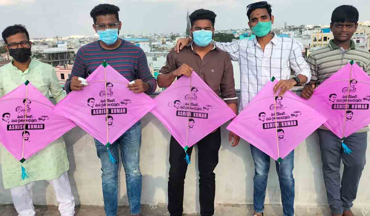 ఆకాశంలో క‌నువిందు చేస్తున్న ‘రైతుబంధు’ ప‌తంగులు