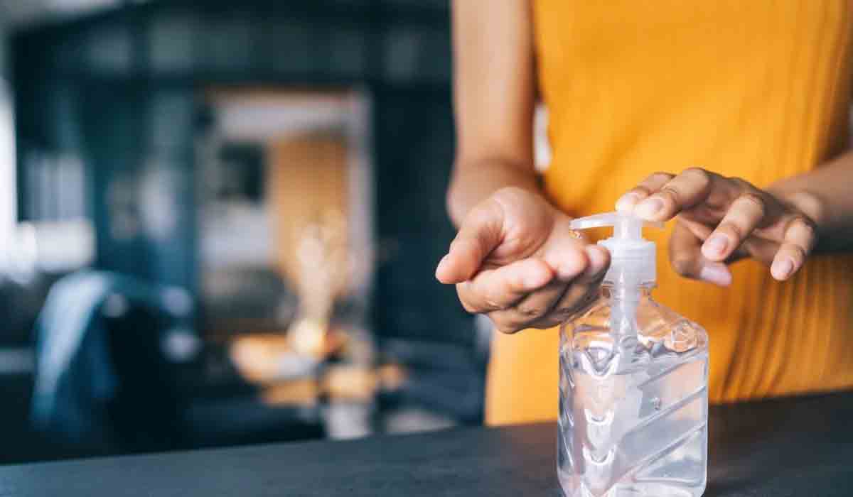 Sanitiser | శానిటైజర్ ఎక్కువగా వేసుకున్న వ్యక్తి.. పోలీసుల పొరపాటుతో మంటలు అంటుకోవడంతో..