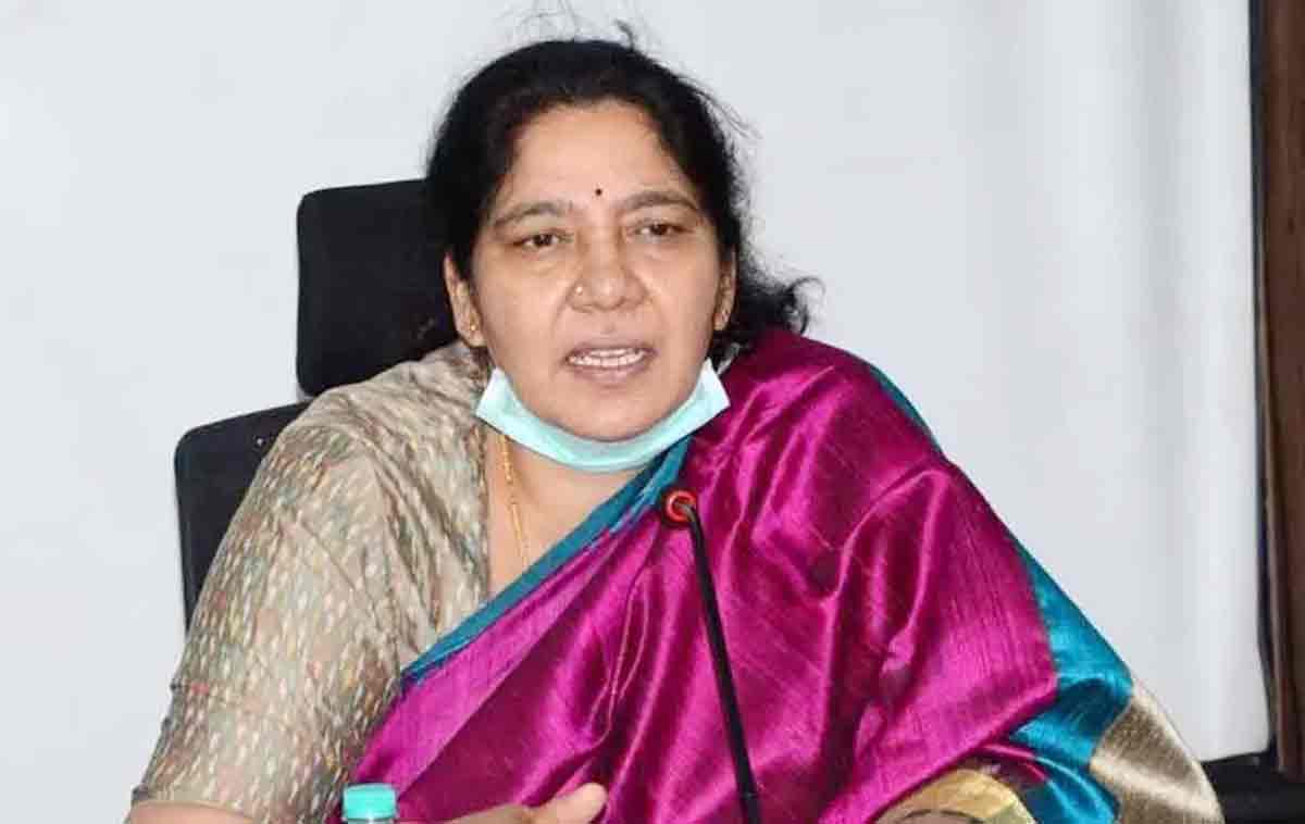 ఆదివాసీ మహిళల జోలికెళ్తే ఊరుకోం