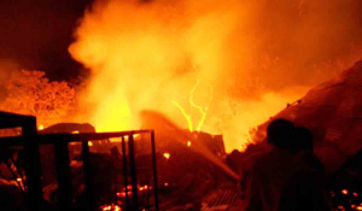 శివకాశి పటాకుల పరిశ్రమలో పేలుళ్లు.. ముగ్గురు మృతి