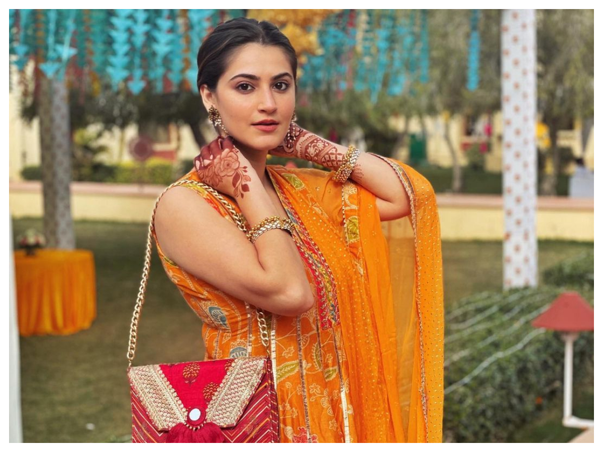 Shivaleeka Oberoi | శివలీకా ఒబెరాయ్ స్టన్నింగ్ ఫొటో షూట్..