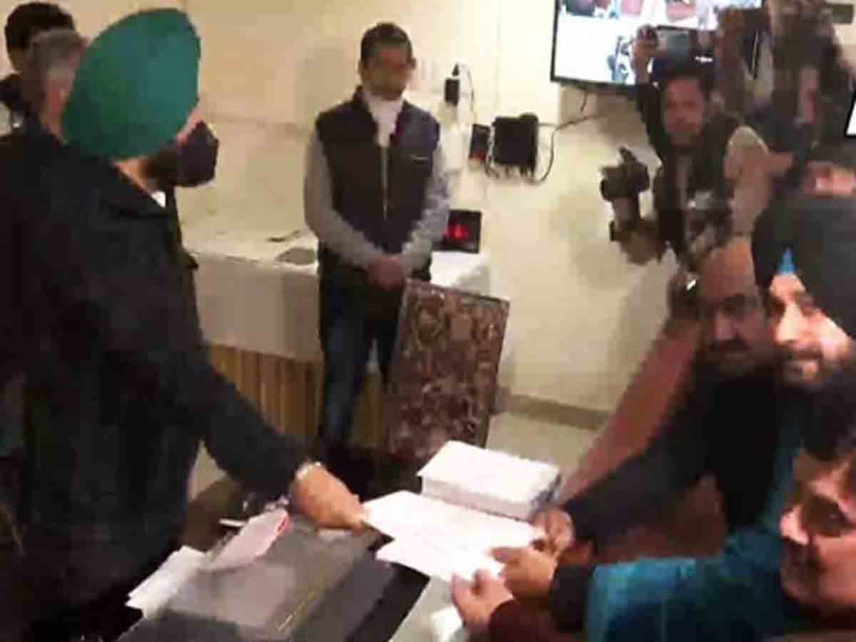 అమృత్‌సర్ తూర్పు నుంచి…  సిద్ధూ నామినేషన్ దాఖ‌లు