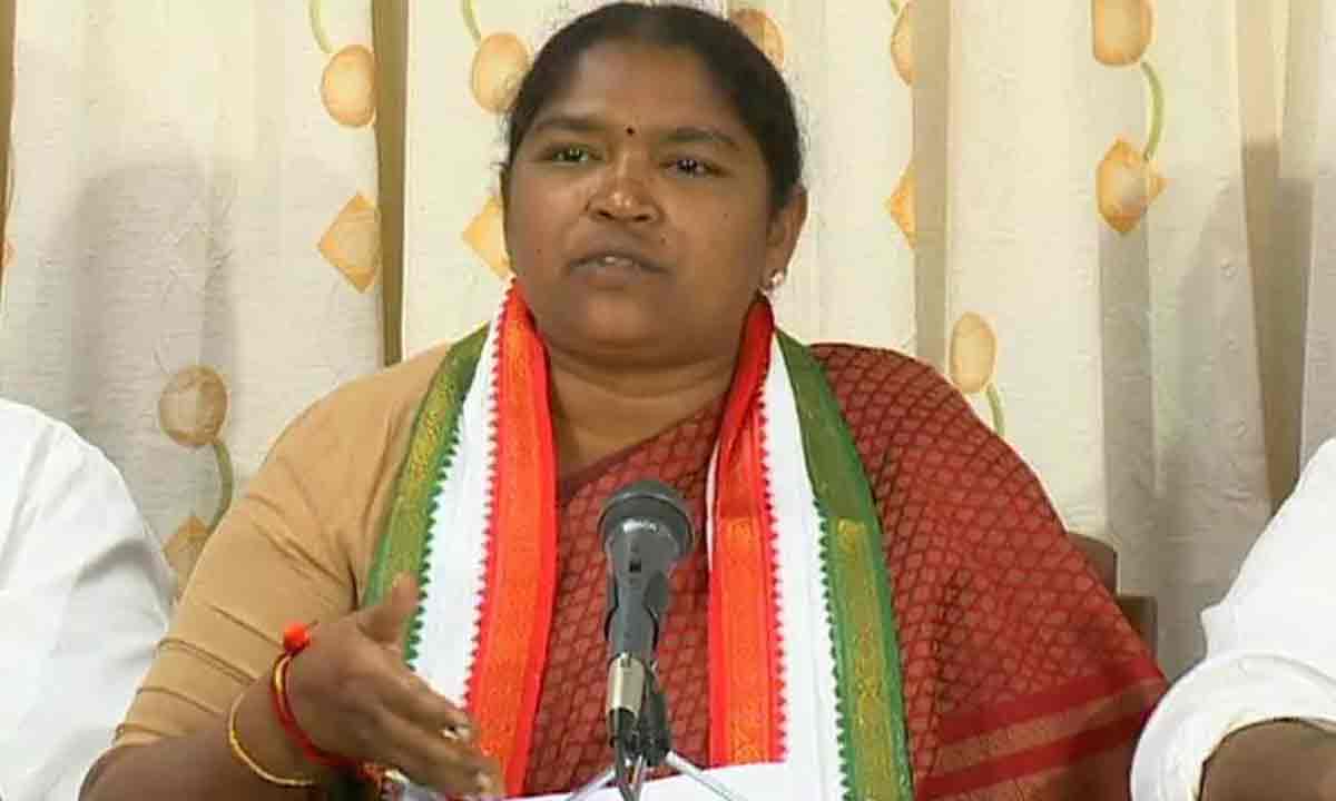సీఎల్పీ భేటీకి సీతక్క, రాజగోపాల్రెడ్డి డుమ్మా