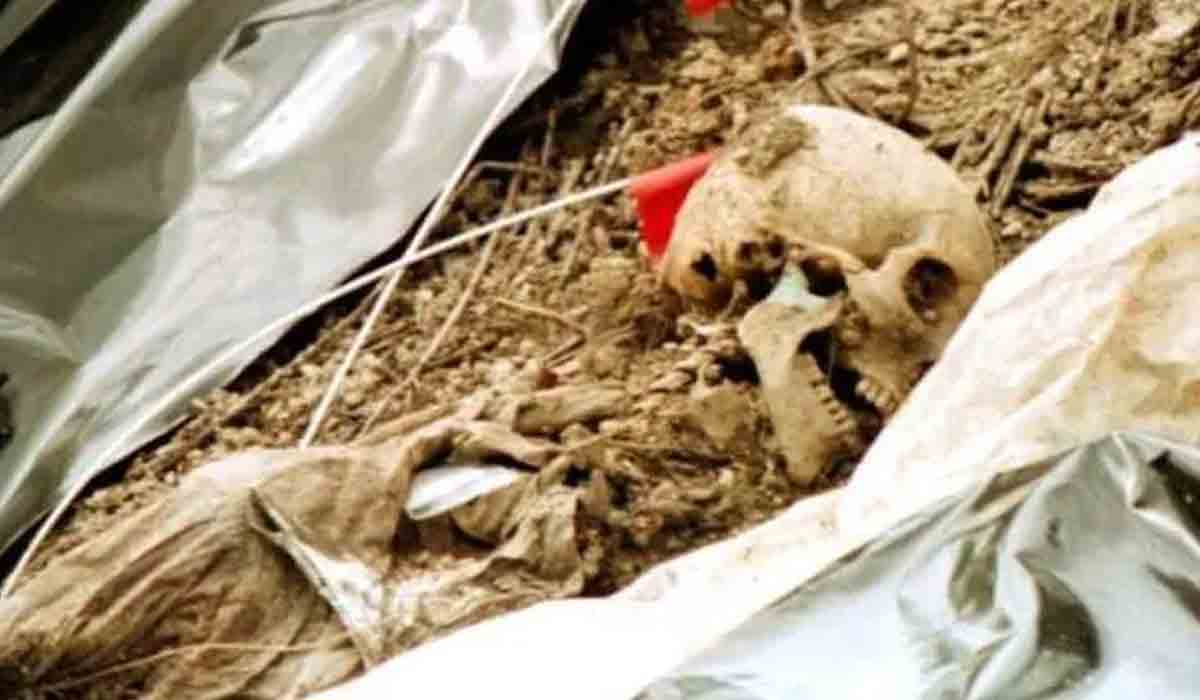 ఆస్పత్రి ఆవరణలో 11 పుర్రెలు, 54 ఎముకలు