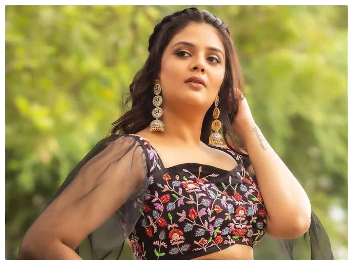Anchor Sreemukhi | కుర్రకారు గుండెల్ని కొల్లగొడుతున్న శ్రీముఖి..