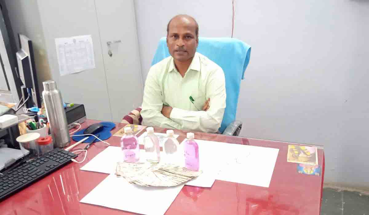 వితంతు నుంచి లంచం డిమాండ్.. ఏసీబీకి చిక్కిన తహసీల్దార్