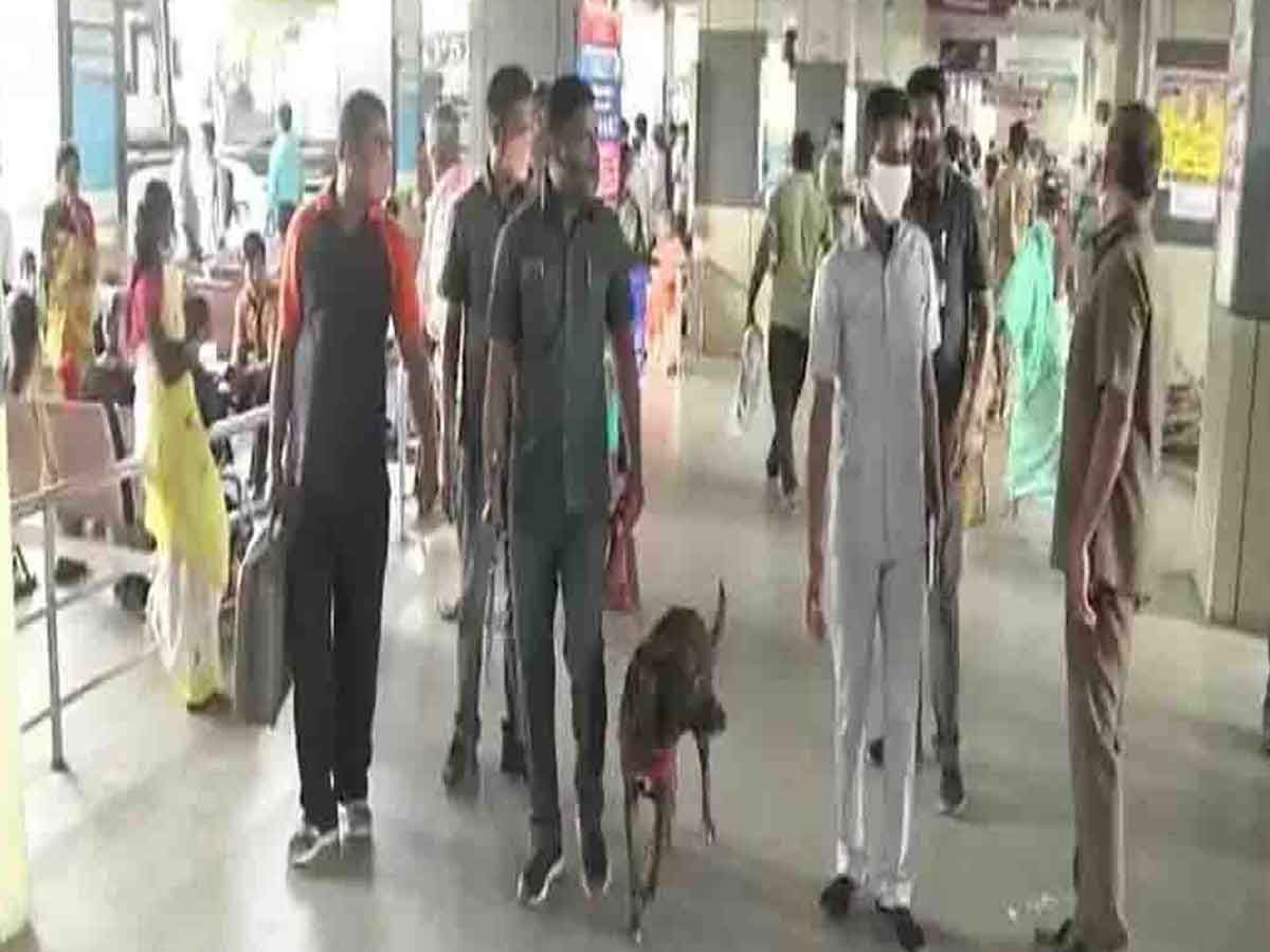 శ్రీకాళహస్తిలో సూట్‌కేసు కలకలం.. హడలెత్తిన ప్రయాణికులు