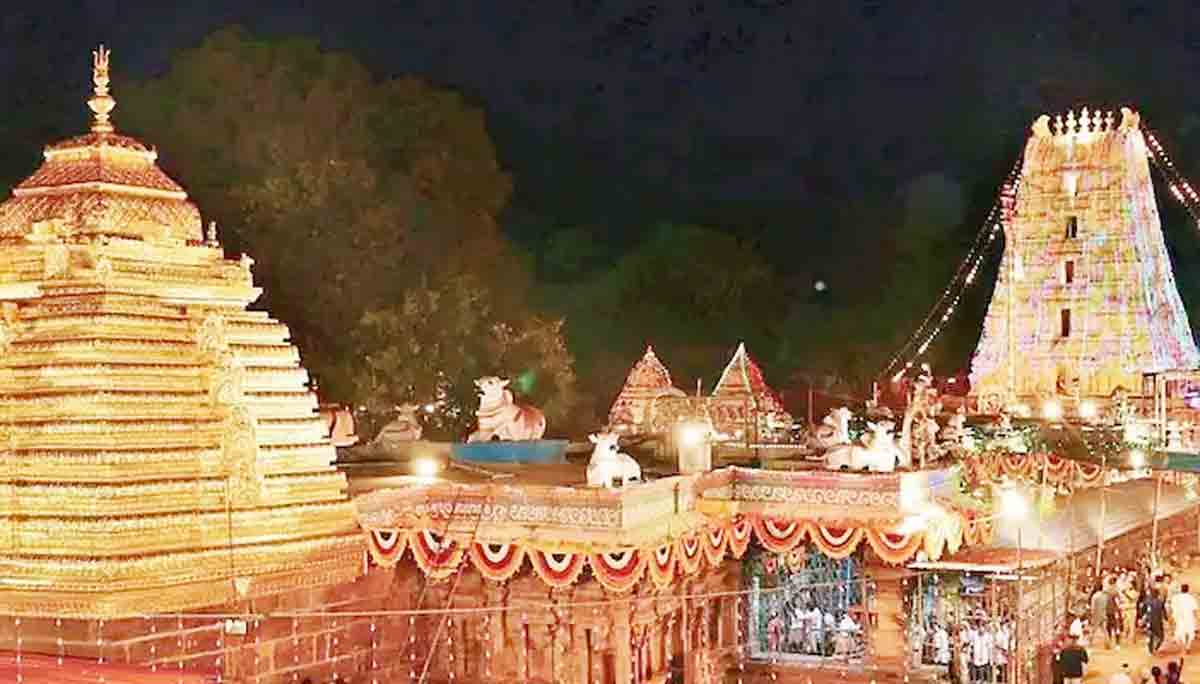 శ్రీశైలానికి సంప్రదాయ దుస్తుల్లోనే రావాలి