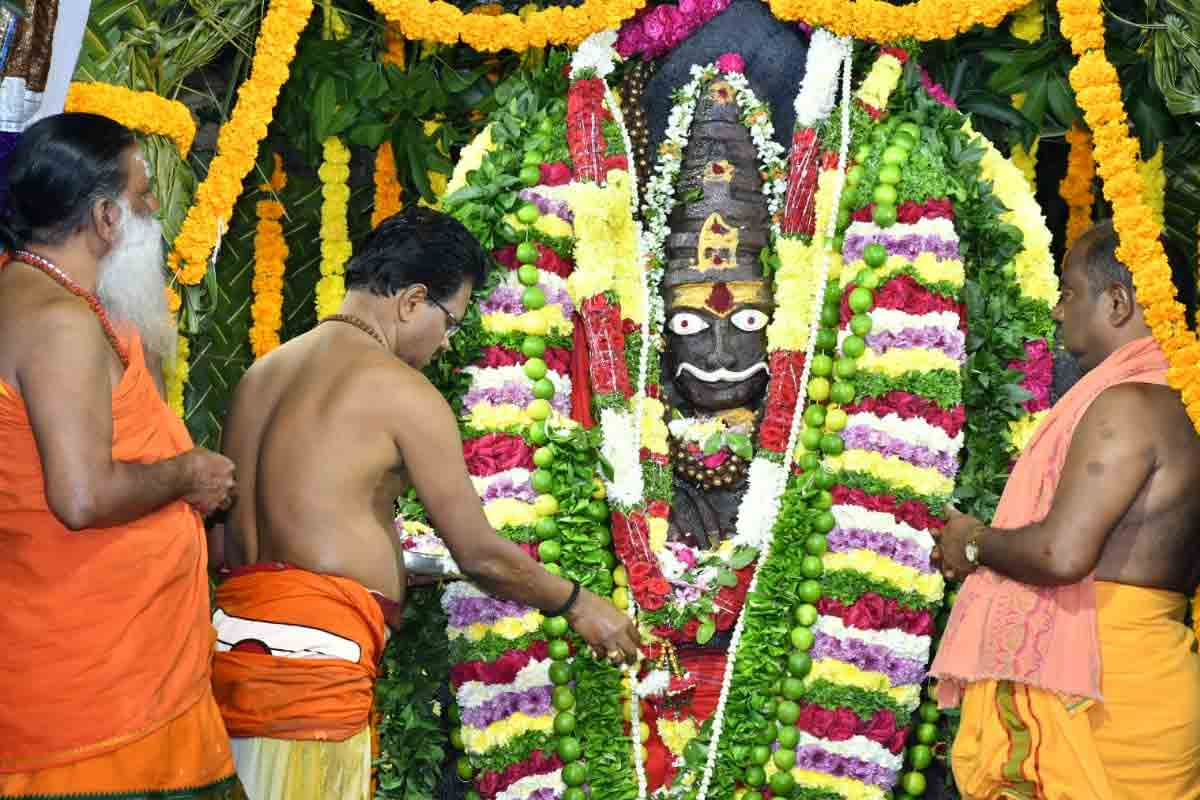 Srisailam Temple | బయలు వీరభద్రుడికి అమావాస్య ప్రత్యేక పూజలు