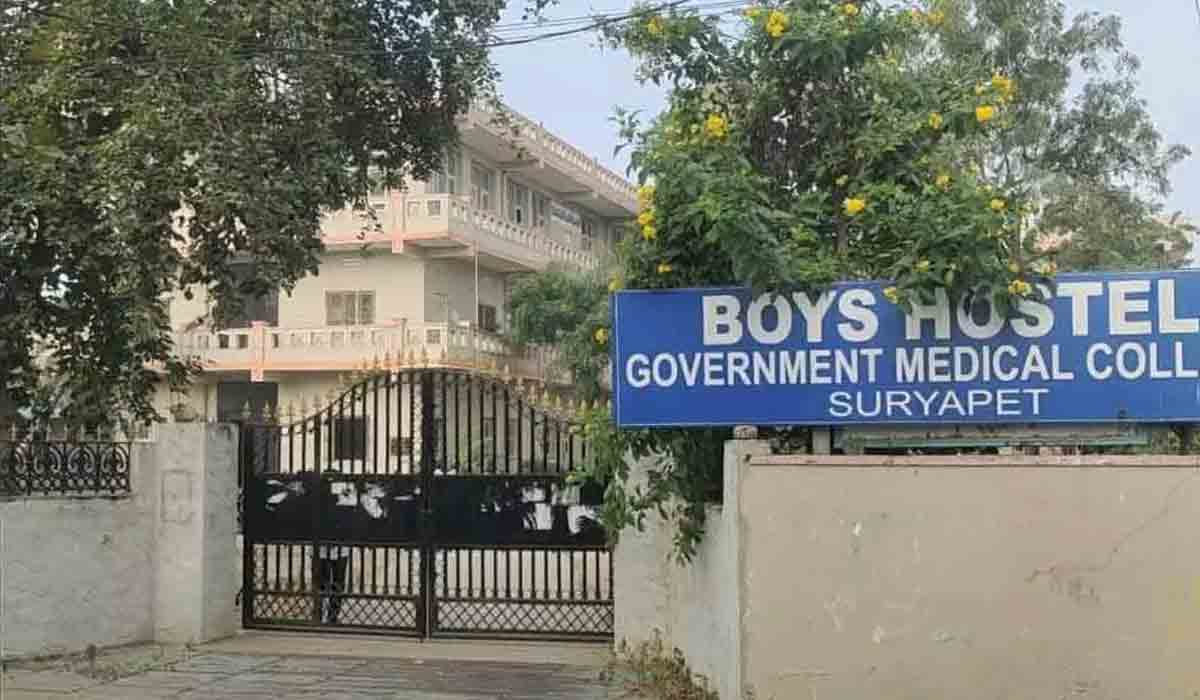 సూర్యాపేట మెడిక‌ల్ కాలేజీలో ర్యాగింగ్.. ఆరుగురు విద్యార్థులు స‌స్పెండ్