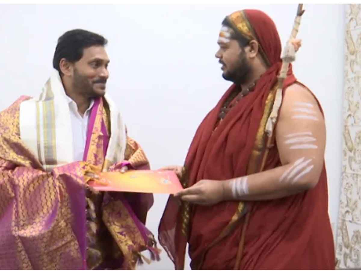 వచ్చే నెల 7 నుంచి శారదా పీఠం మహోత్సవాలు.. జగన్‌కు స్వాత్మానందేంద్ర ఆహ్వానం