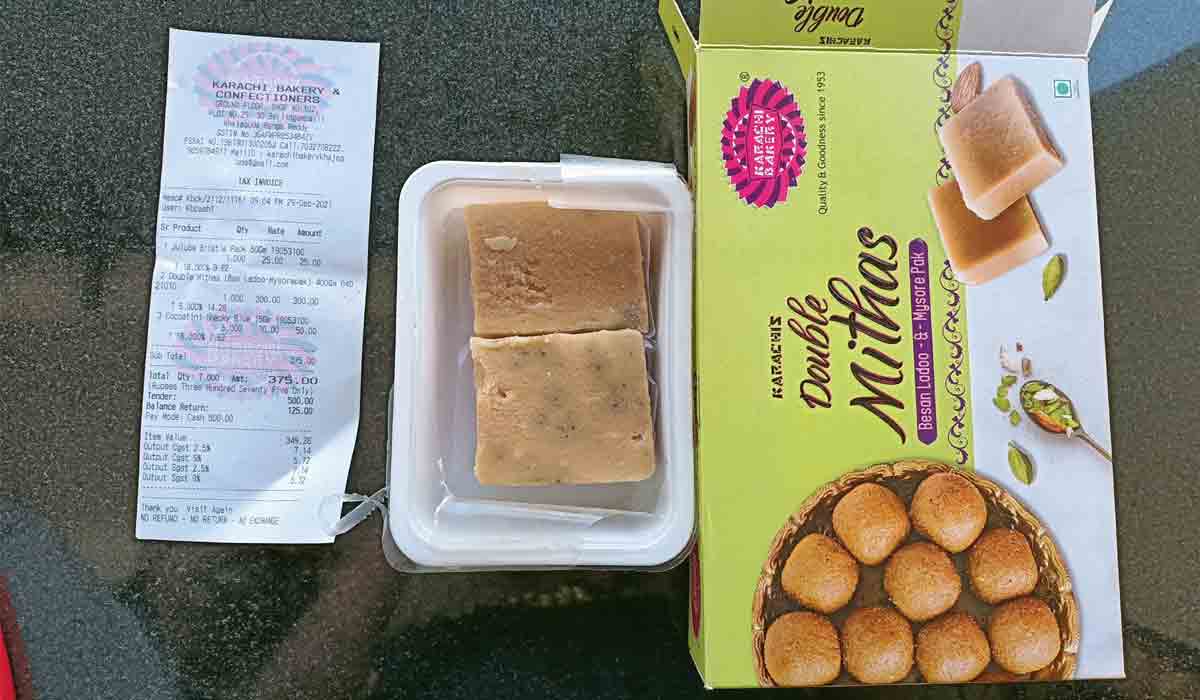 స్వీట్‌లో ఫంగ‌స్‌.. కరాచీ బేక‌రికి రూ. 10 వేల జ‌రిమానా