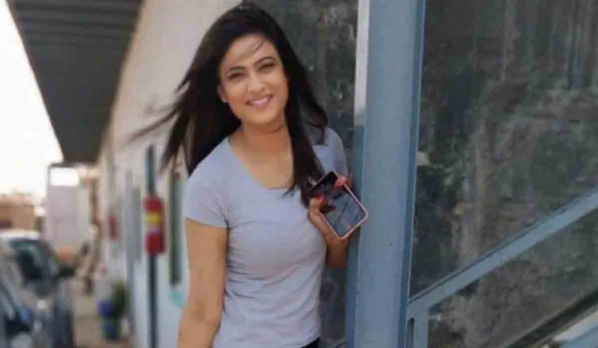 ‘బ్రా’ కొలతలపై వివాదాస్పద వ్యాఖ్యలు.. క్షమాపణలు చెప్పిన శ్వేతా తివారీ