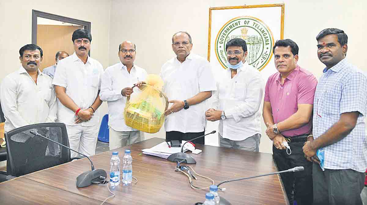 భార్యాభర్తను ఒకేచోట సర్దుబాటు చేయాలి: టీజీవో