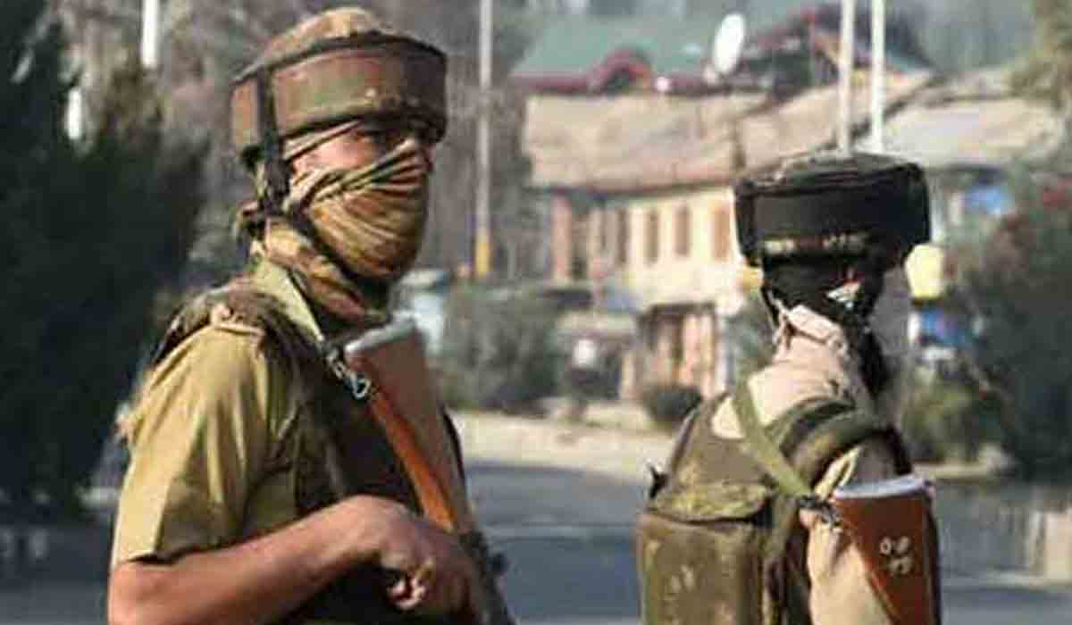 Encounter: పోలీసుల కాల్పుల్లో ఉగ్ర‌వాది హ‌తం.. కొన‌సాగుతున్న సెర్చింగ్ ఆప‌రేష‌న్‌