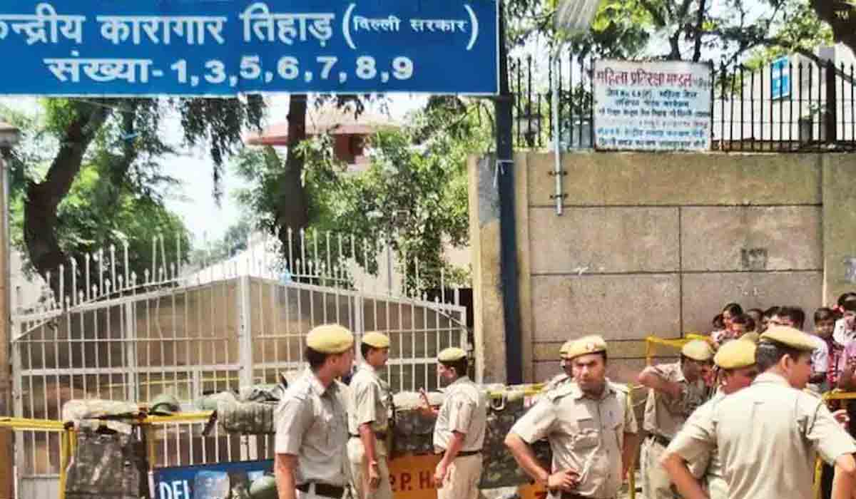 Mobile Phone | మొబైల్ ఫోన్‌ను మింగేసిన ఖైదీ..