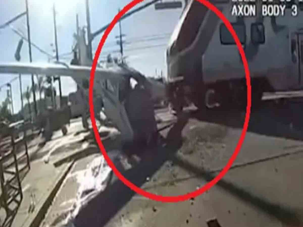 Viral video: విమానాన్ని ఢీకొట్టిన రైలు… తర్వాత ఏం జరిగిందంటే?