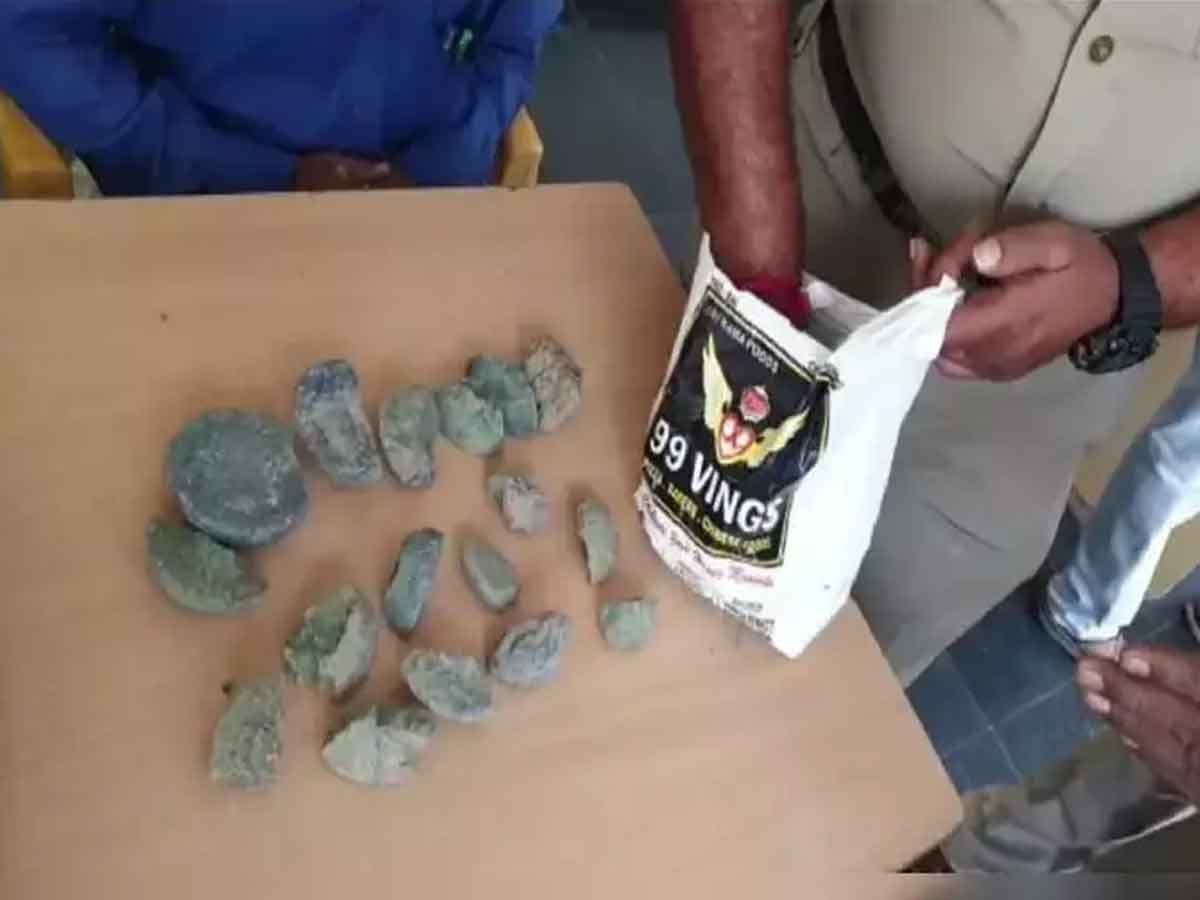 గుంటూరు గుడిలో లంకెబిందెలు.. తీరా తెరిచి చూడ‌గా..